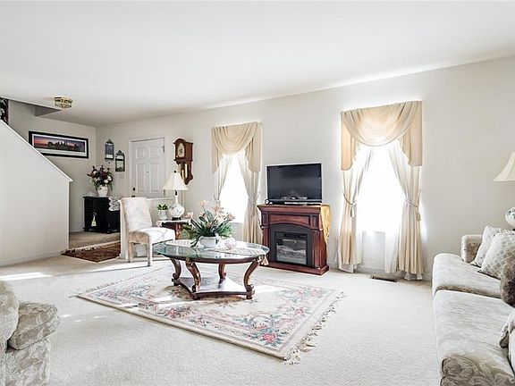 5th image of 9704 Willow Glen Ln
