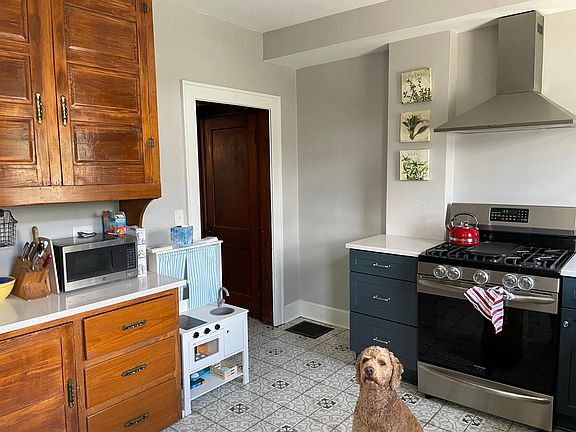 4th image of 41 E Como Ave