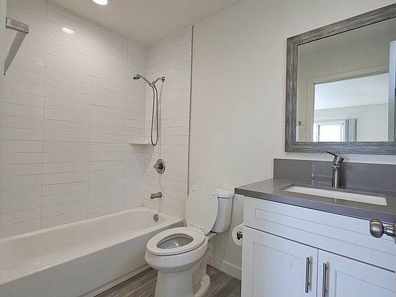 4th image of 615 W 41st Pl #5