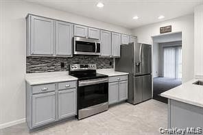 3rd image of 7 Roundtree Ct
