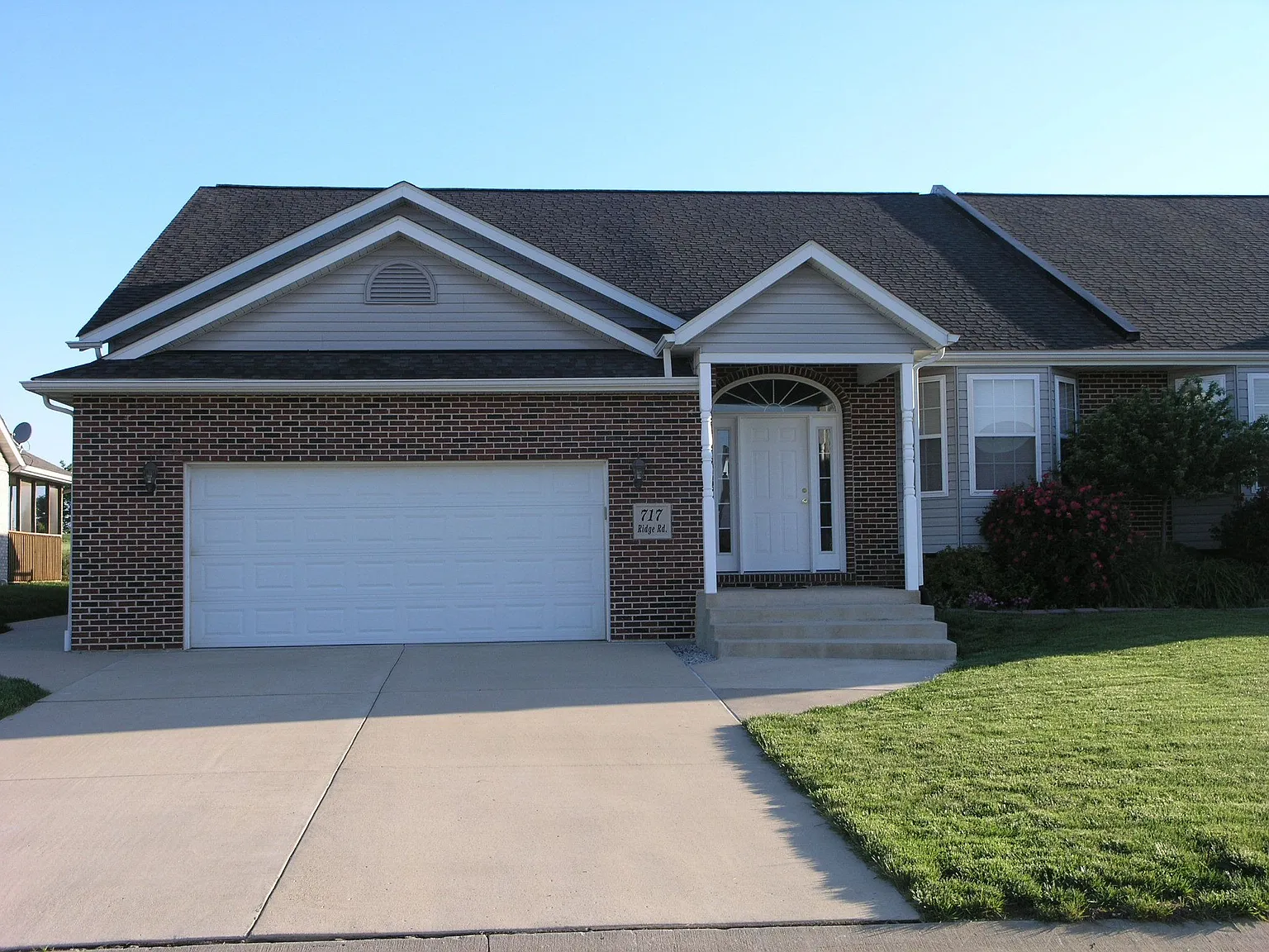 717 Ridge Rd photo 1