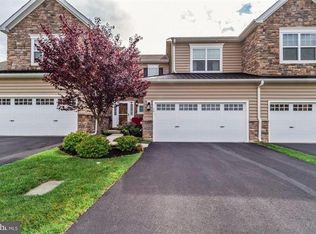 16 Sandy Run Cir, Fort Washington, PA 19034