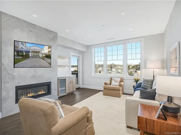 160 Park Street #303, New Canaan, CT 06840