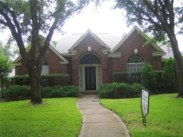 1st image of 1915 Oakhurst Pkwy