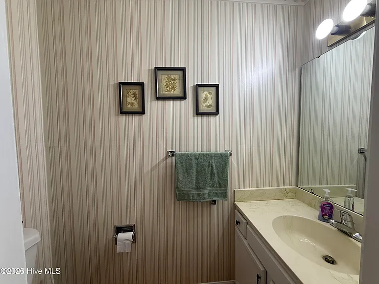 940 Linden Rd #10 — Photo 15