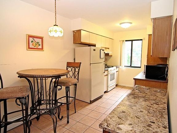 4th image of 296 High Ave Unit 296