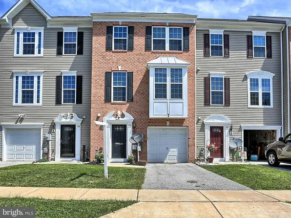 702 Spencer Dr, Hanover, PA 17331