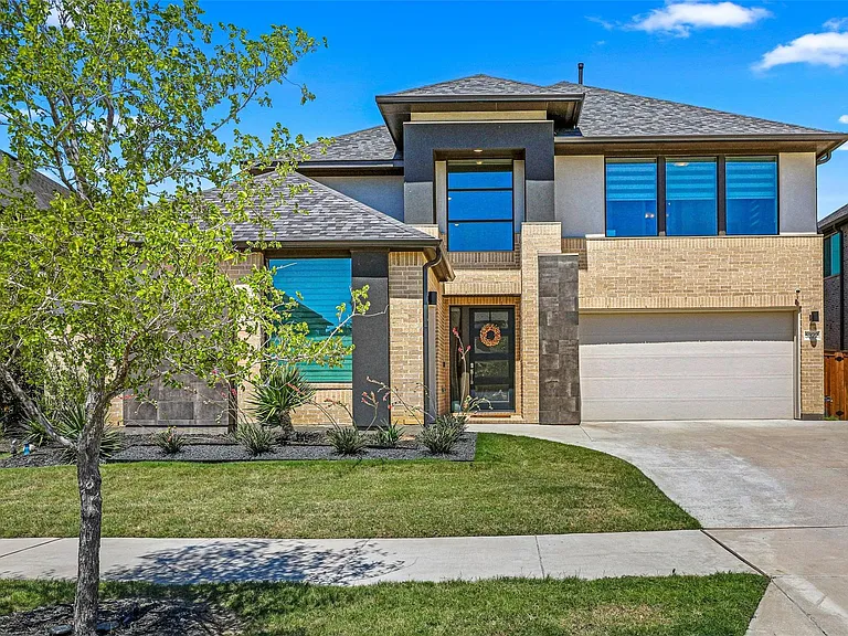 5322 Statesman Ln — Photo 2