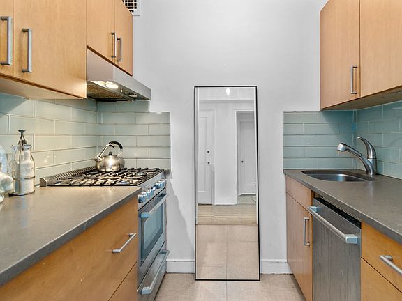 5th image of 470 W 24th St APT 6H
