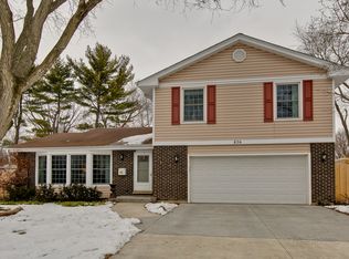 836 Pembrooke Rd, Libertyville, IL 60048