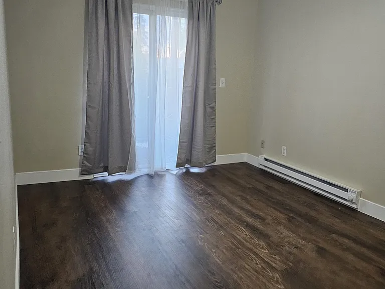 1561 N Manzanita St — Photo 9