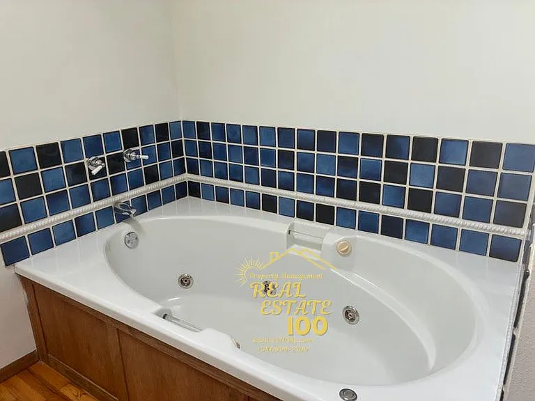 928 SW Bay View Ln — Photo 13