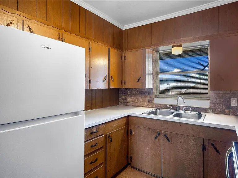 403 S Main St #6 — Photo 10