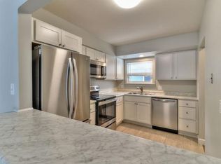 801 Hartwell Dr, Savoy, IL