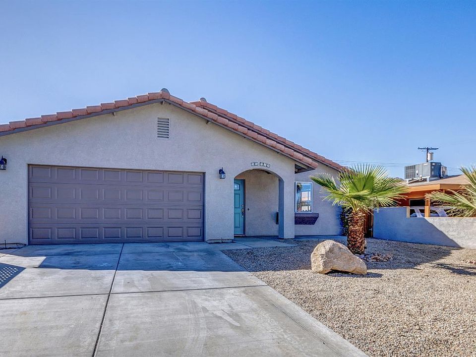 1st image of 52035 Avenida Mendoza