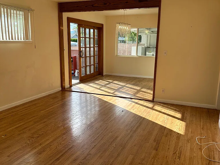 20557 Hart St — Photo 17