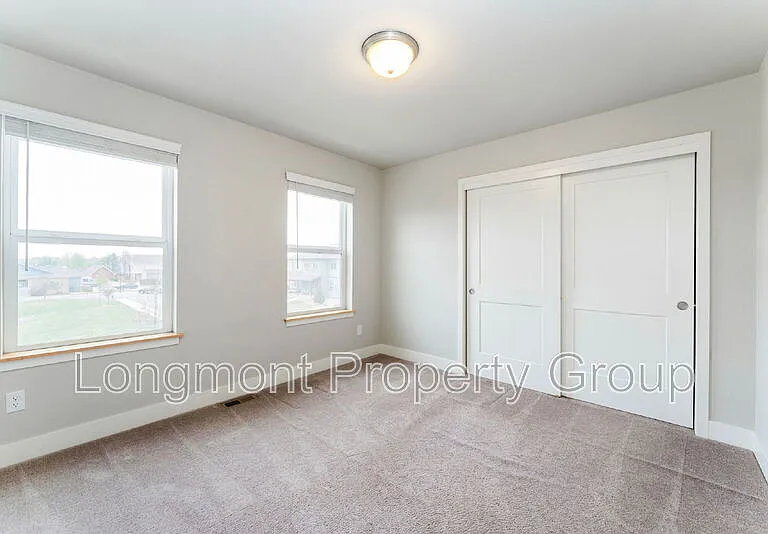 1303 S Oak Ct — Photo 10
