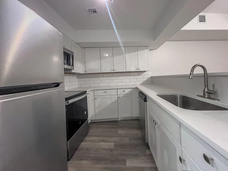 151 Calhoun St #B — Photo 6