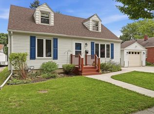 2016 S 96th St, West Allis, WI 53227