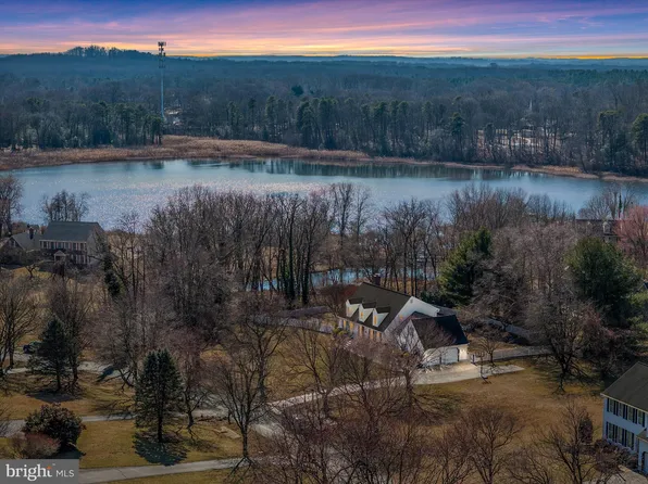 8404 Quailwood Ln, Pasadena, MD 21122