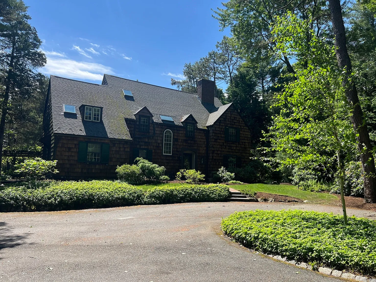 7 bed, 4.5 bath, 4194 sqft, $8,000 — Photo 2