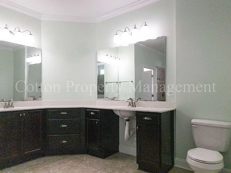 7445 Darius Dr — Photo 22