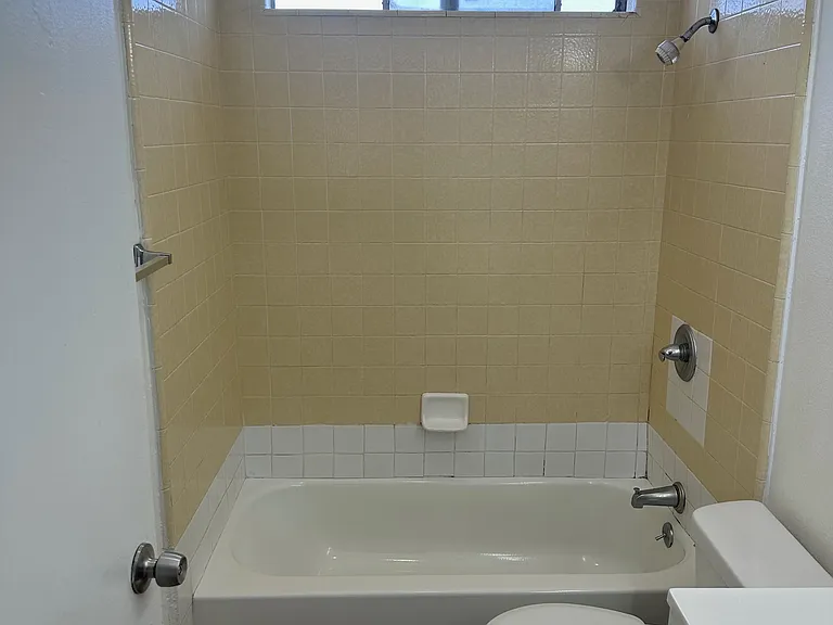 929 N Normandie Ave — Photo 8