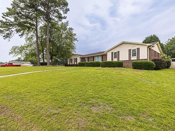 3rd image of 118 Dresden Drive