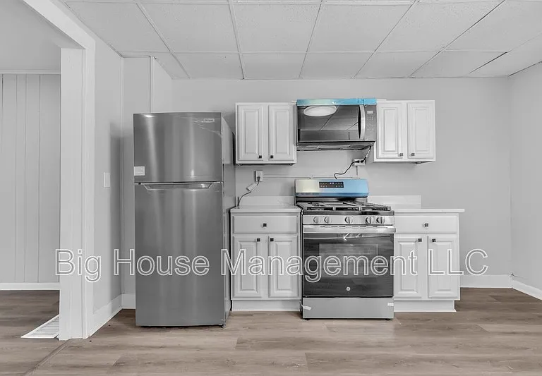 1105 W Lombard St — Photo 30