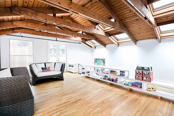 Rented by Vertex Realty Group LLC | media 5