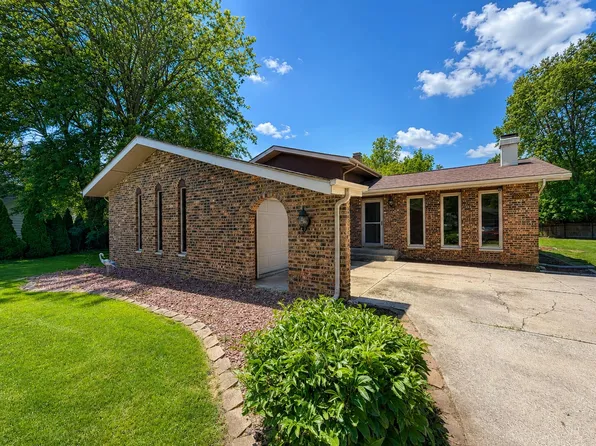 10008 Garfield Ct, Crown Point, IN 46307