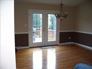 3rd image of 215 Country Dr
