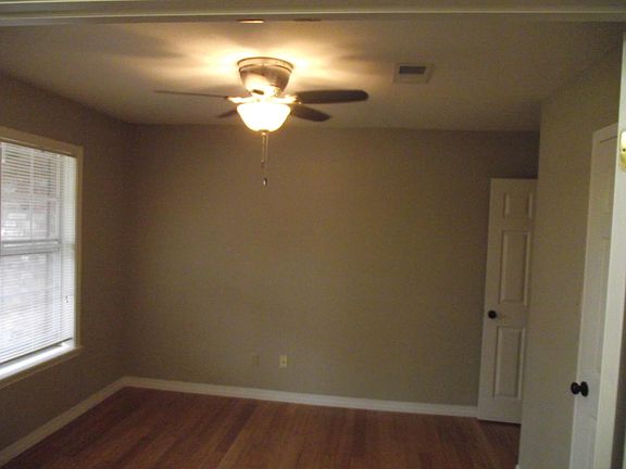 5th image of 1607 Charlotte Dr