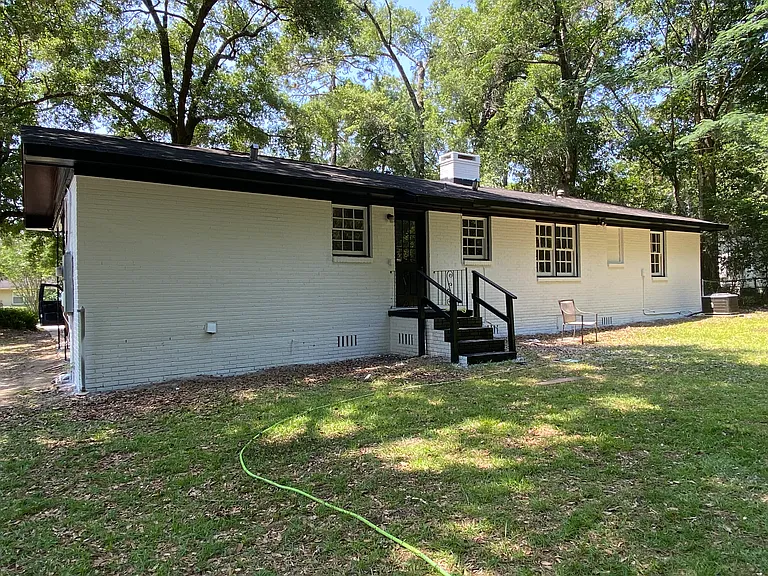 4672 Pinewood Dr N — Photo 10
