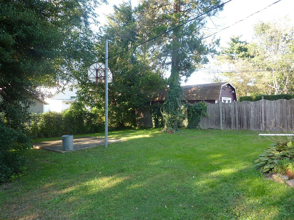 2nd image of 117 Yale Rd