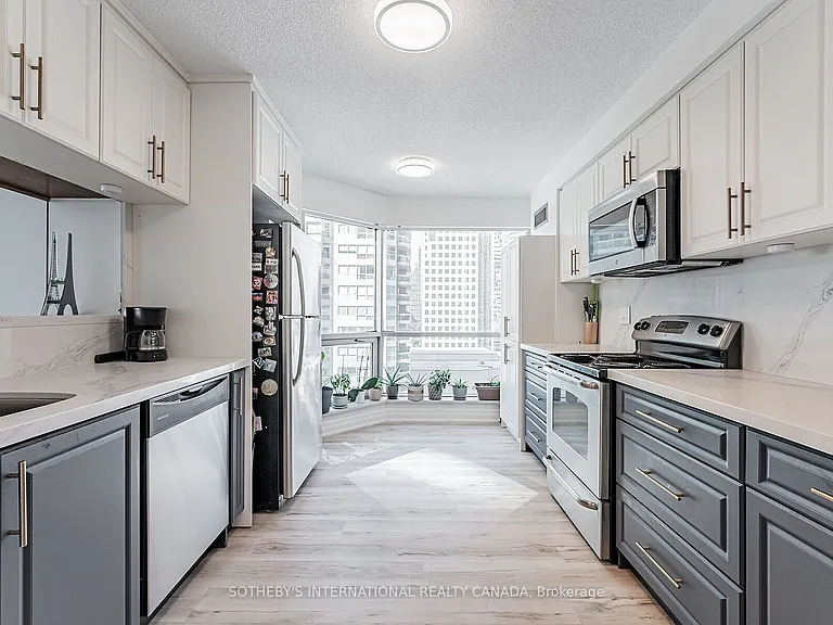10 Yonge St #1012 — Photo 9