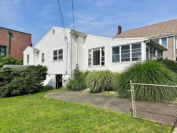 Fenced in yard & driveway parking.