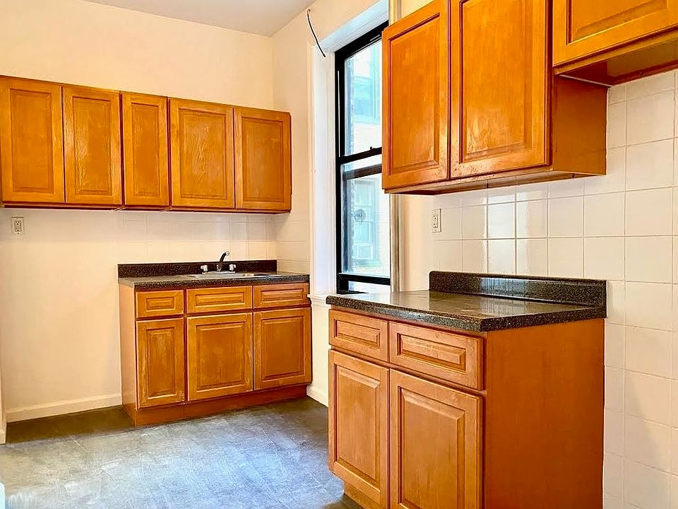2nd image of 1825 Summerfield St APT A2