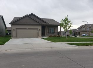 17612 Fowler St, Omaha, NE 68116