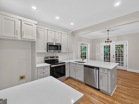 4th image of 6139 Pritchett Dr