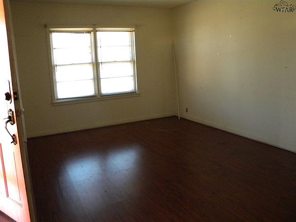 3rd image of 422 Glendale St