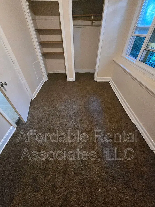 2 bed, 1.0 bath, $998 — Photo 2