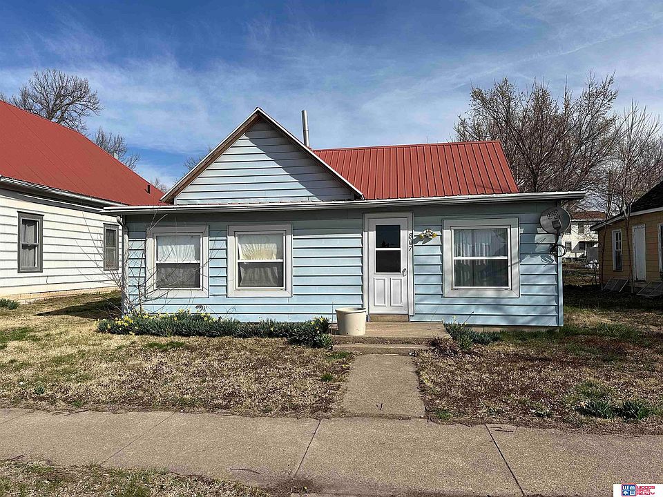 807 3rd St, Fairbury, NE 68352 | Zillow