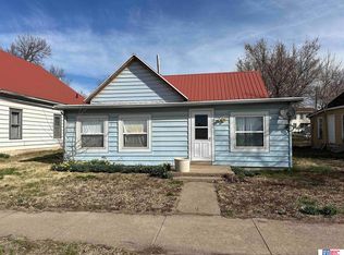 807 3rd St, Fairbury, NE 68352