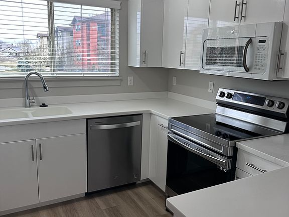 5th image of 1055 W 1033 N #104