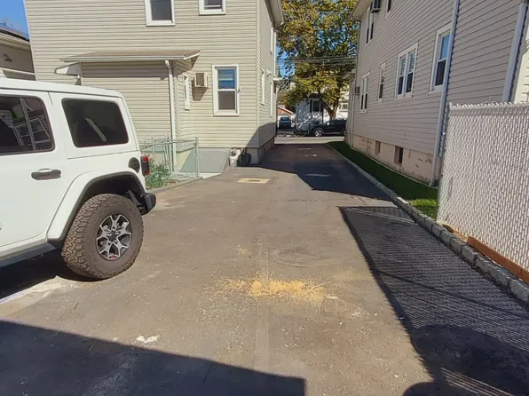 285 Born Street image 20 of 41