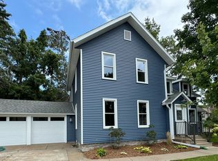 809 S Prairie St, Lake City, MN 55041