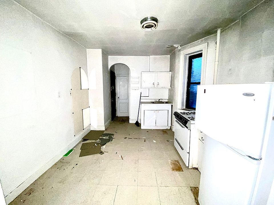 2nd image of 214 E 84th St APT 5C