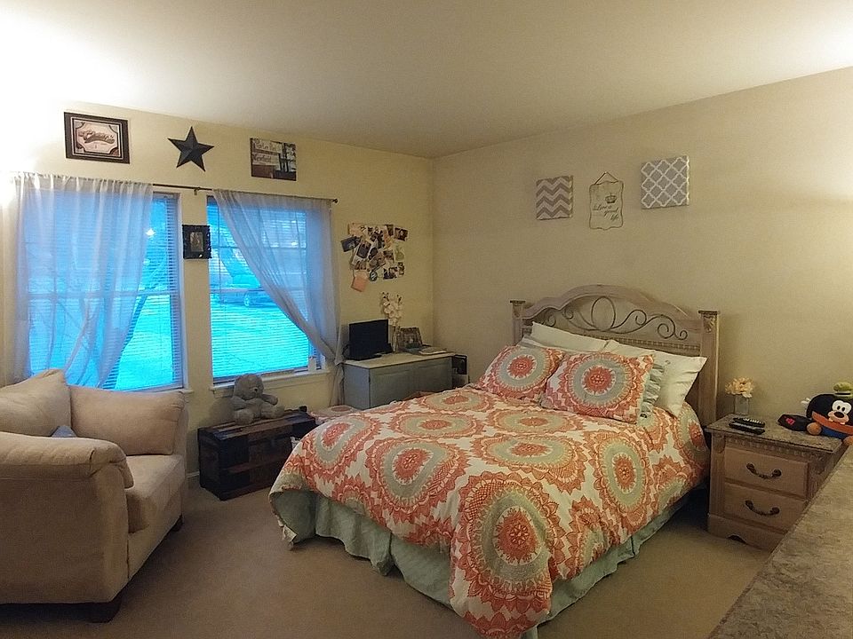 2nd image of 183 Lower Main St APT 106