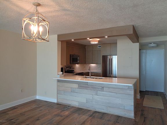 3rd image of 2100 Ocean Dr #5B